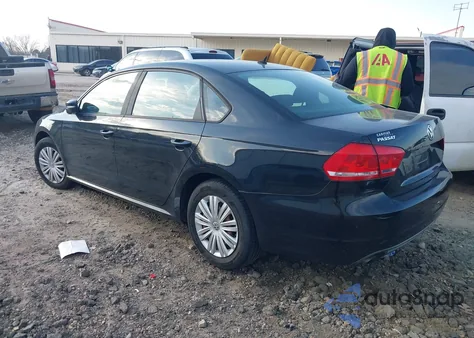 2014 Volkswagen Passat 1.8T S z USA, uszkodzony, nr VIN 1VWAS7A37EC097863